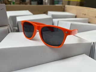 Ca. 1000x Zonnebril Wayfarer model oranje